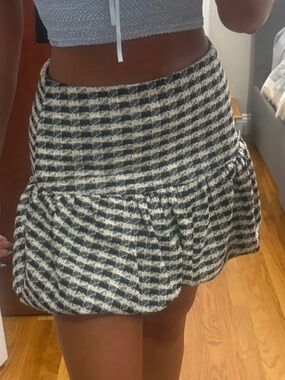 Lulus Black & White Tweed Ruffle Mini Skirt Size Medium NWT